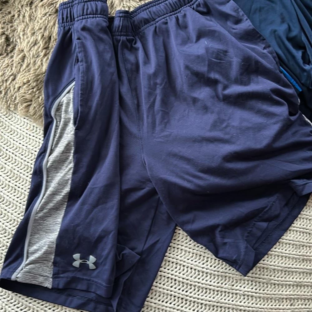 Men’s navy size Large Under armor shorts UA